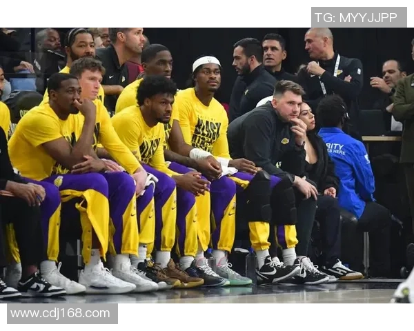 湖人备战客场对阵爵士,主场因演唱会缺席比赛 湖人备战客场对阵爵士,主场因演唱会缺席比赛